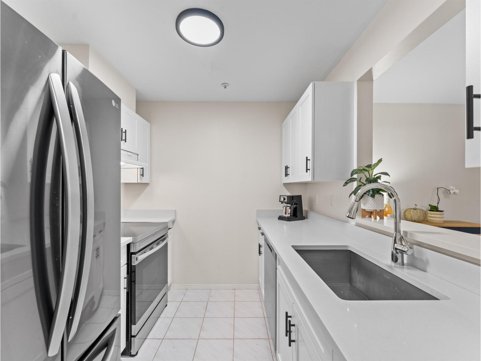 110 14885 100 Avenue, Surrey, British Columbia  V3R 0W1 - Photo 2 - R3059267