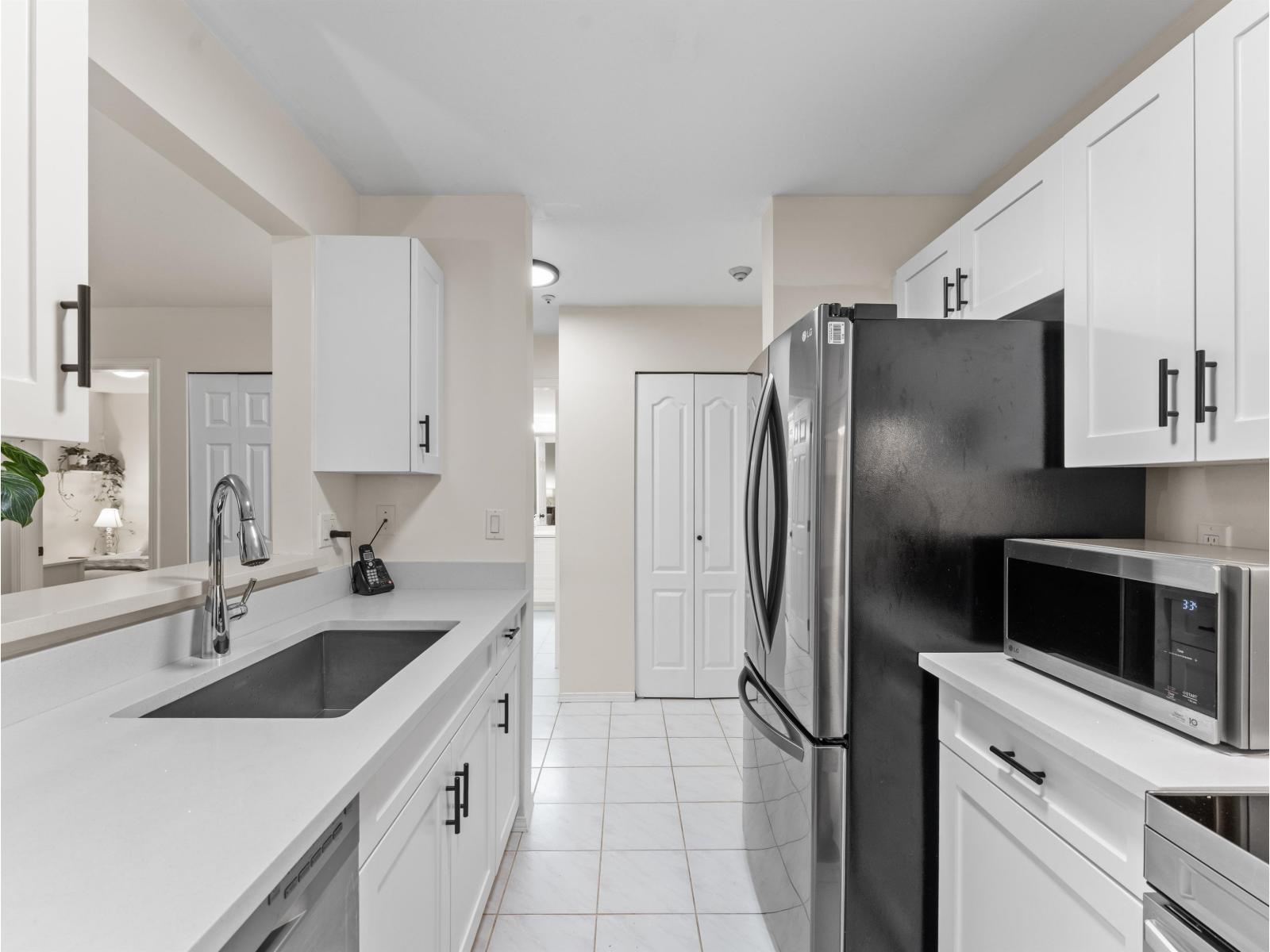 110 14885 100 Avenue, Surrey, British Columbia  V3R 0W1 - Photo 3 - R3059267
