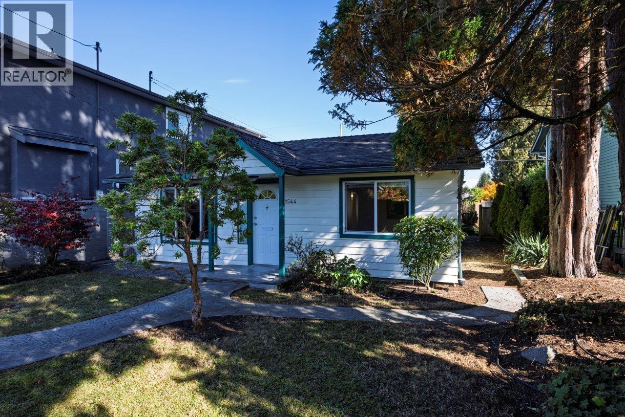 1544 Sutherland Avenue, North Vancouver, British Columbia  V7L 4B5 - Photo 2 - R3059119