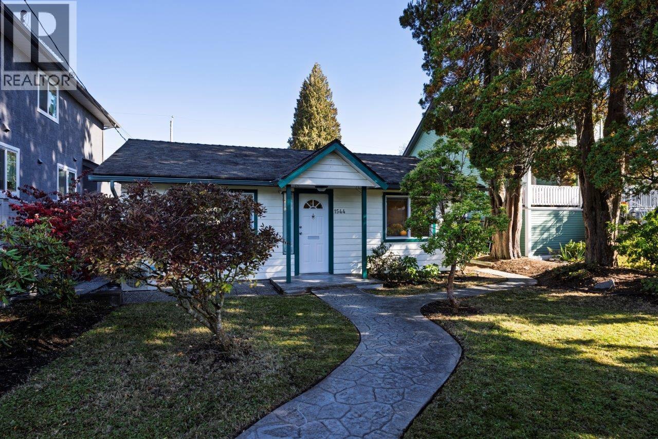 1544 SUTHERLAND AVENUE, North Vancouver, British Columbia
