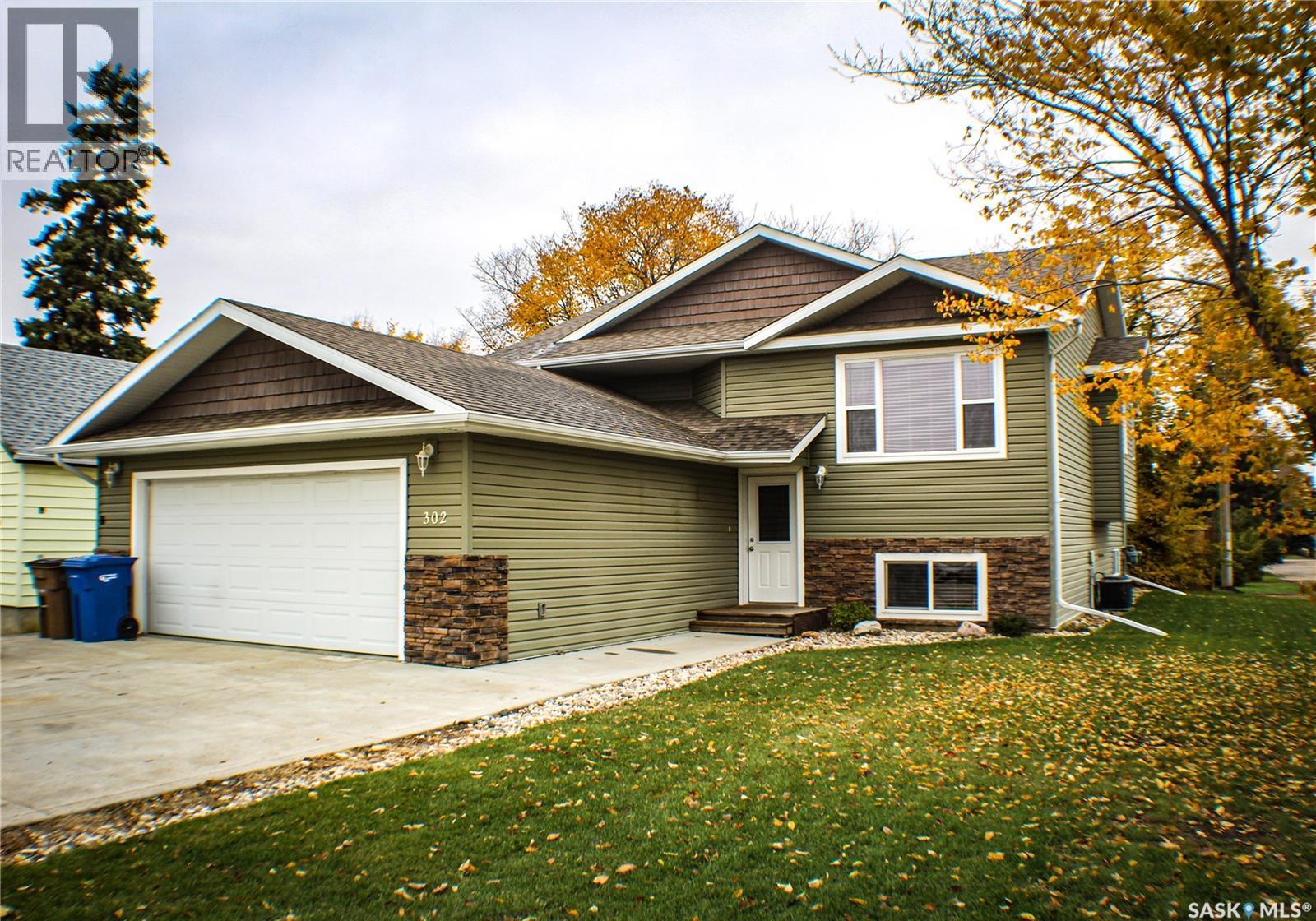302 Higgins Avenue W, Melfort, Saskatchewan  S0E 1A0 - Photo 2 - SK021023