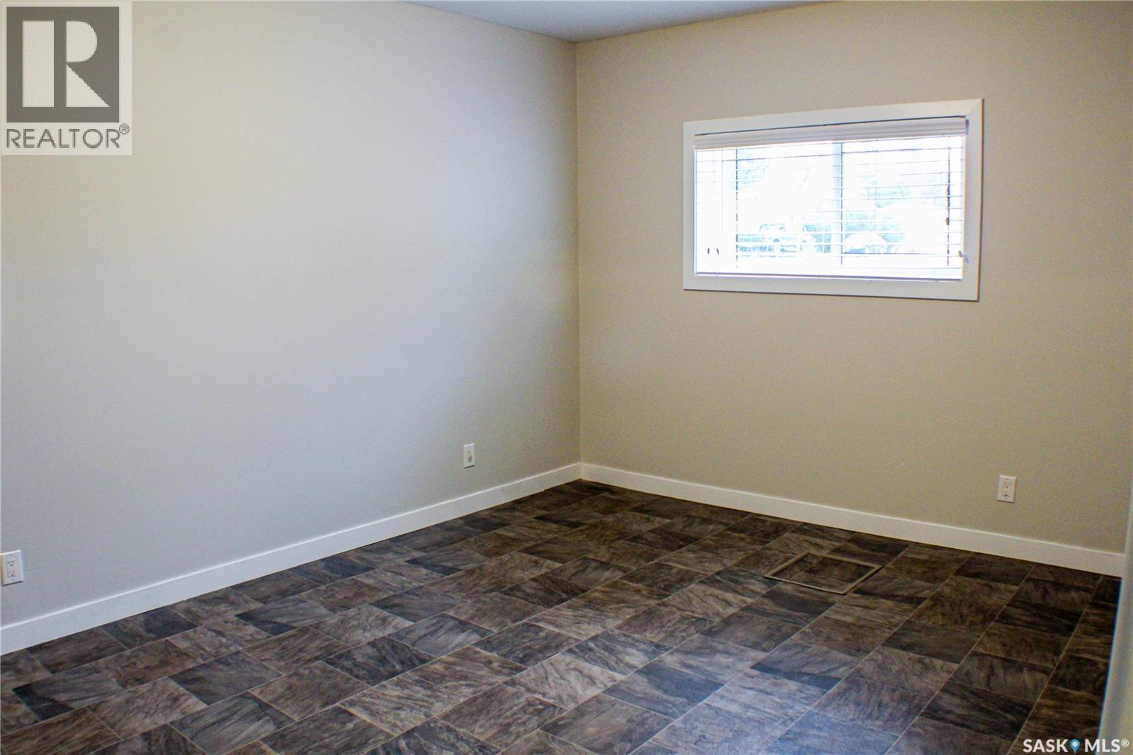 302 Higgins Avenue W, Melfort, Saskatchewan  S0E 1A0 - Photo 20 - SK021023