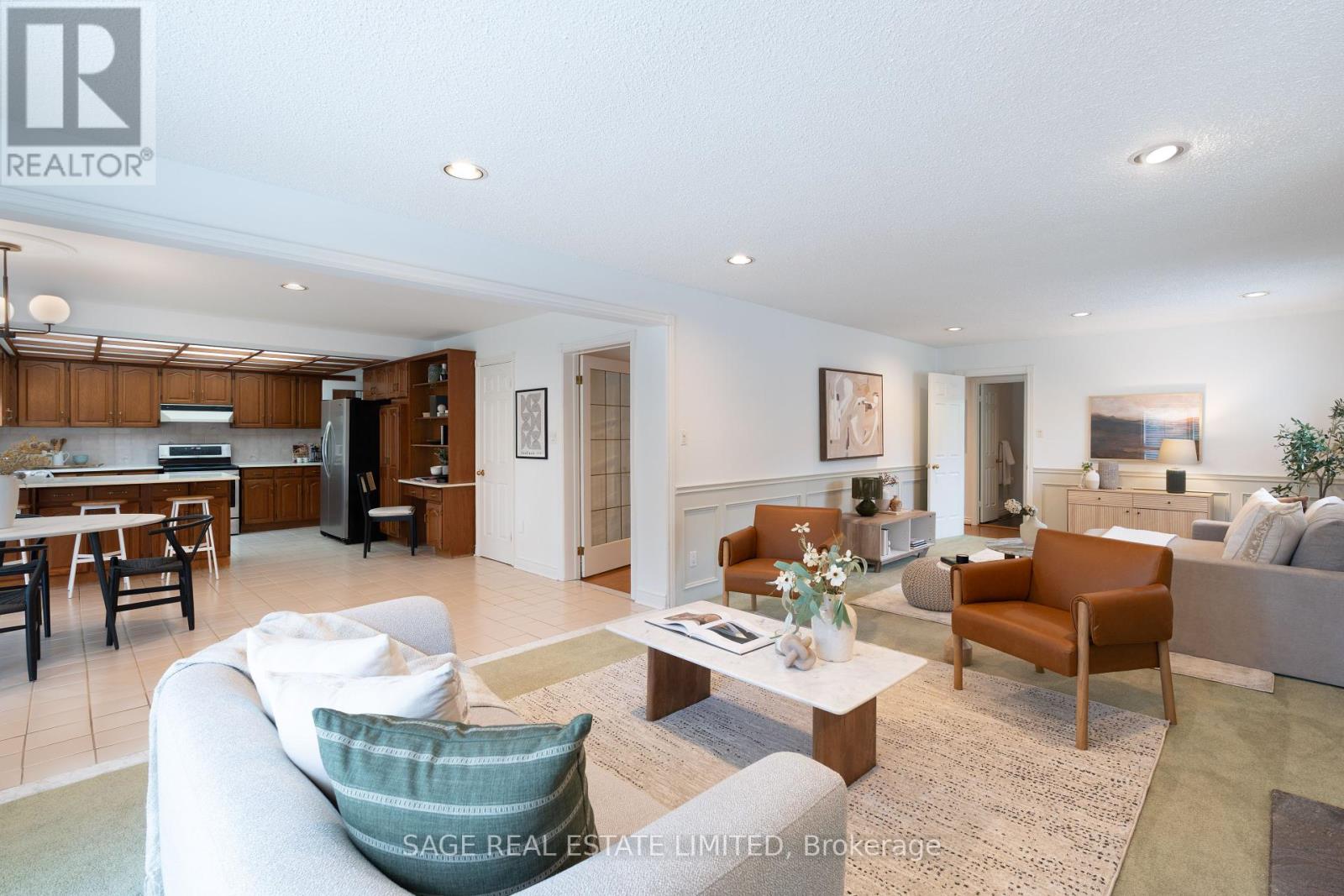 172 Burnhamthorpe Road, Toronto, Ontario  M9A 1H6 - Photo 16 - W12466360