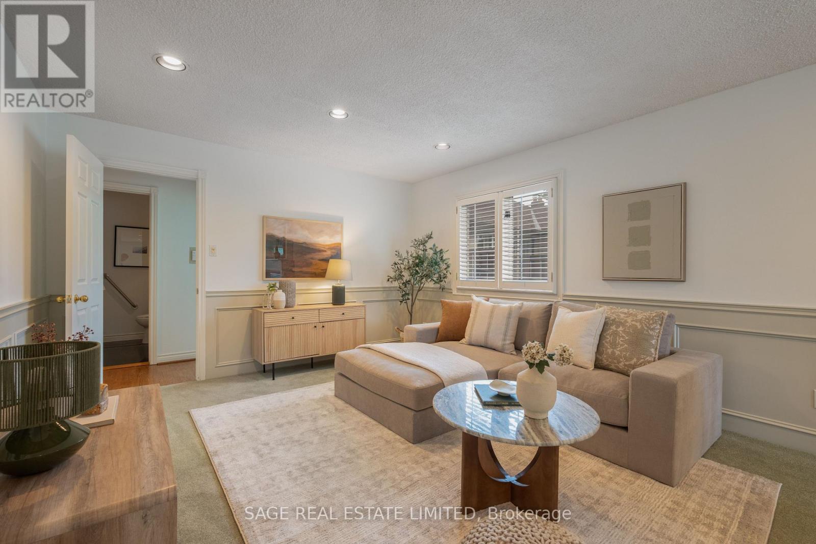 172 Burnhamthorpe Road, Toronto, Ontario  M9A 1H6 - Photo 13 - W12466360