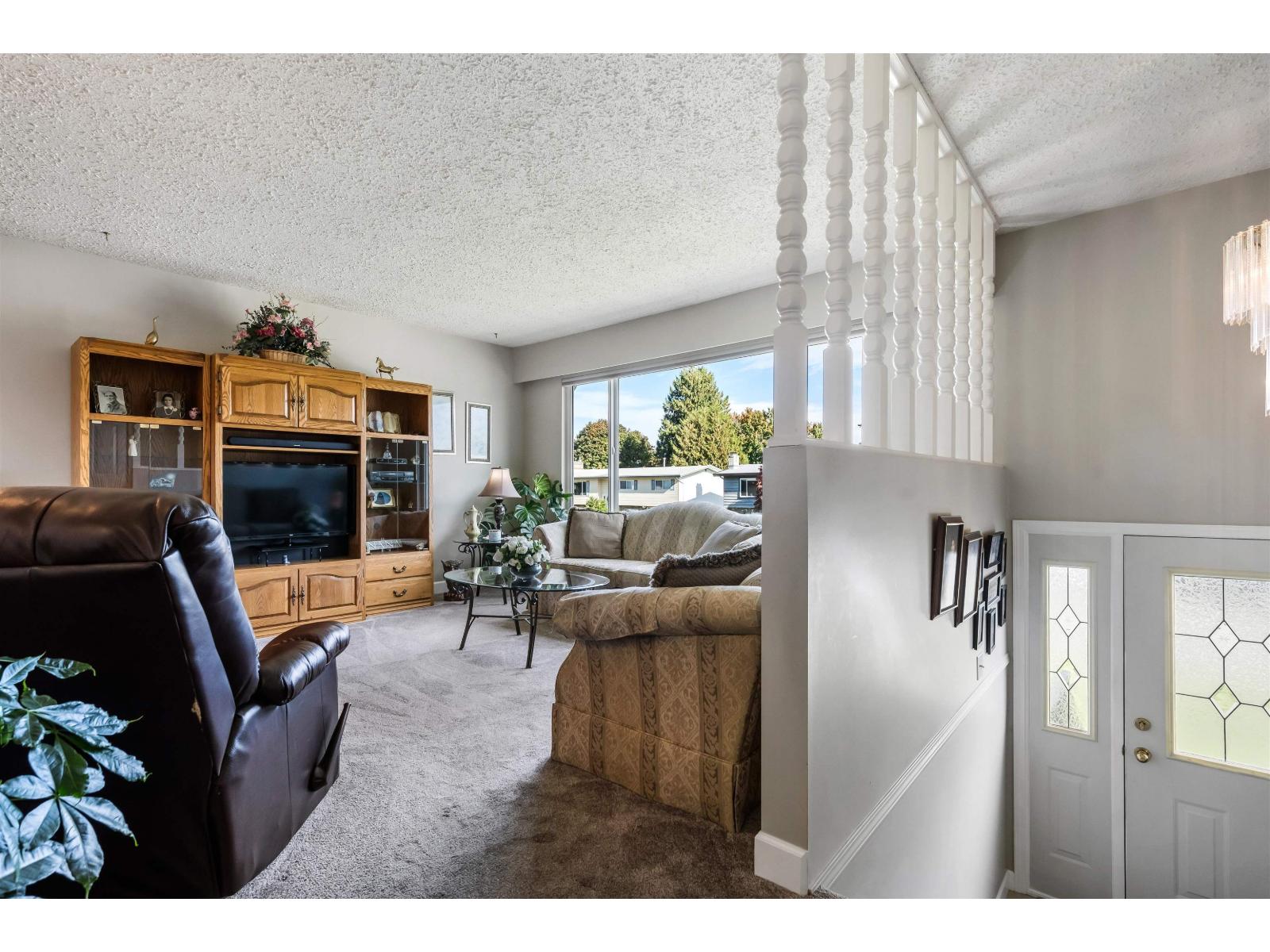 6961 Sheffield Way, Sardis East Vedder, Chilliwack, British Columbia  V2R 3T2 - Photo 2 - R3059222