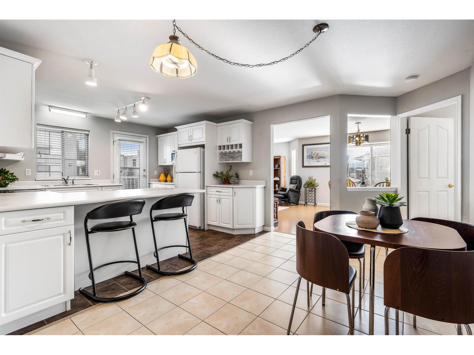 210 45660 Knight Road, Sardis West Vedder, Chilliwack, British Columbia  V2R 2X4 - Photo 3 - R3059161