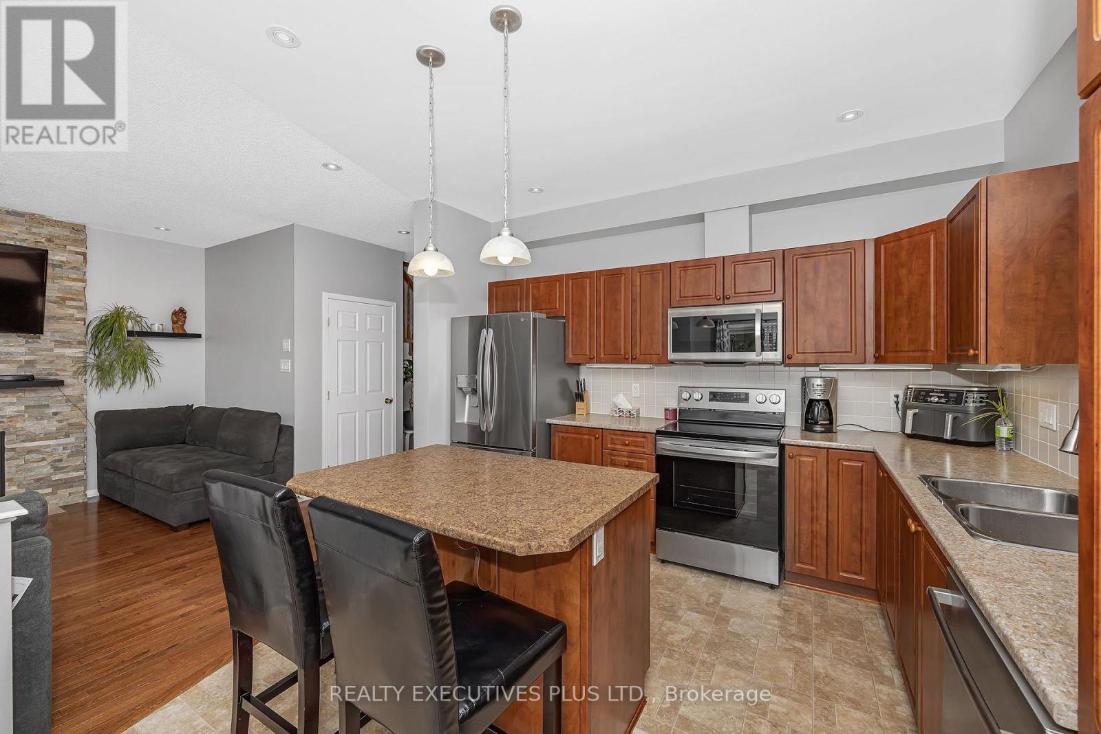 341 Jasper Crescent, Clarence-Rockland, Ontario  K4K 0C9 - Photo 10 - X12466948