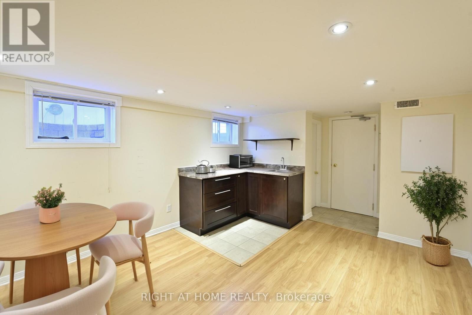 356 Summit Avenue, Ottawa, Ontario  K1H 5Z9 - Photo 14 - X12466957