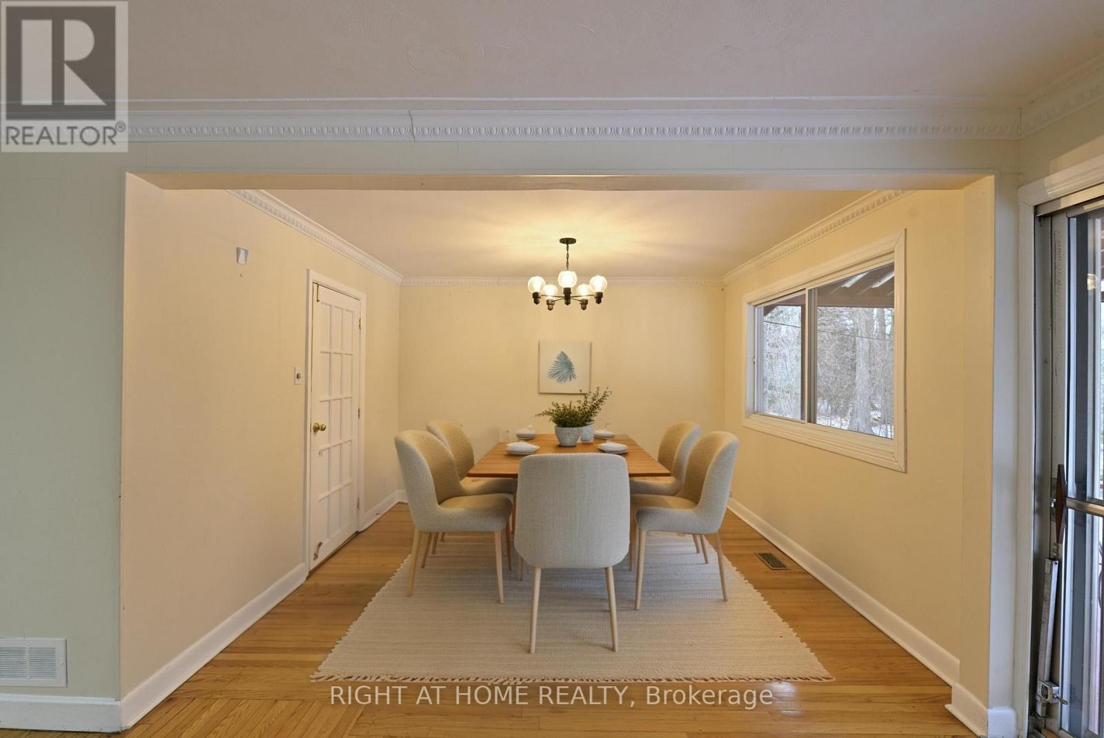 356 Summit Avenue, Ottawa, Ontario  K1H 5Z9 - Photo 3 - X12466957