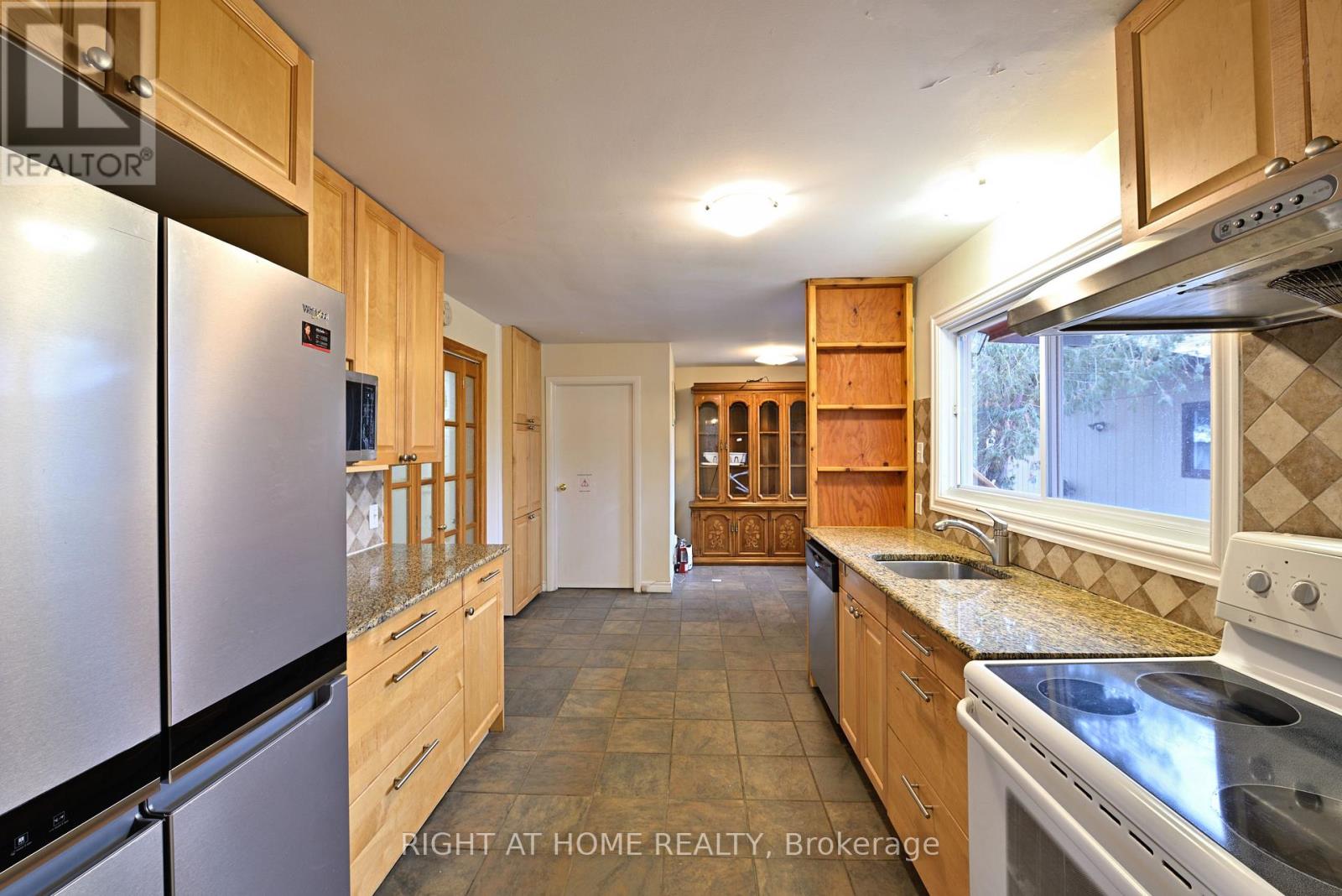 356 Summit Avenue, Ottawa, Ontario  K1H 5Z9 - Photo 5 - X12466957