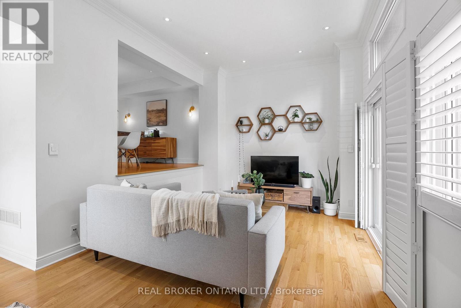 2 - 655 Richmond Road, Ottawa, Ontario  K2A 3Y3 - Photo 6 - X12466965