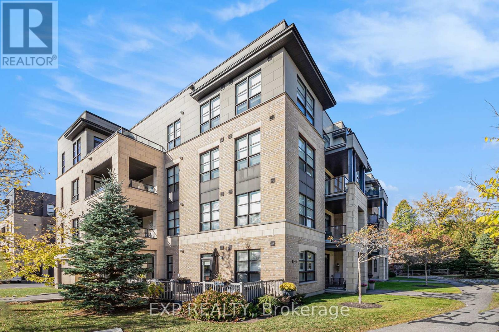 205 - 100 Montblanc Private, Ottawa, Ontario  K1C 0B2 - Photo 2 - X12467007