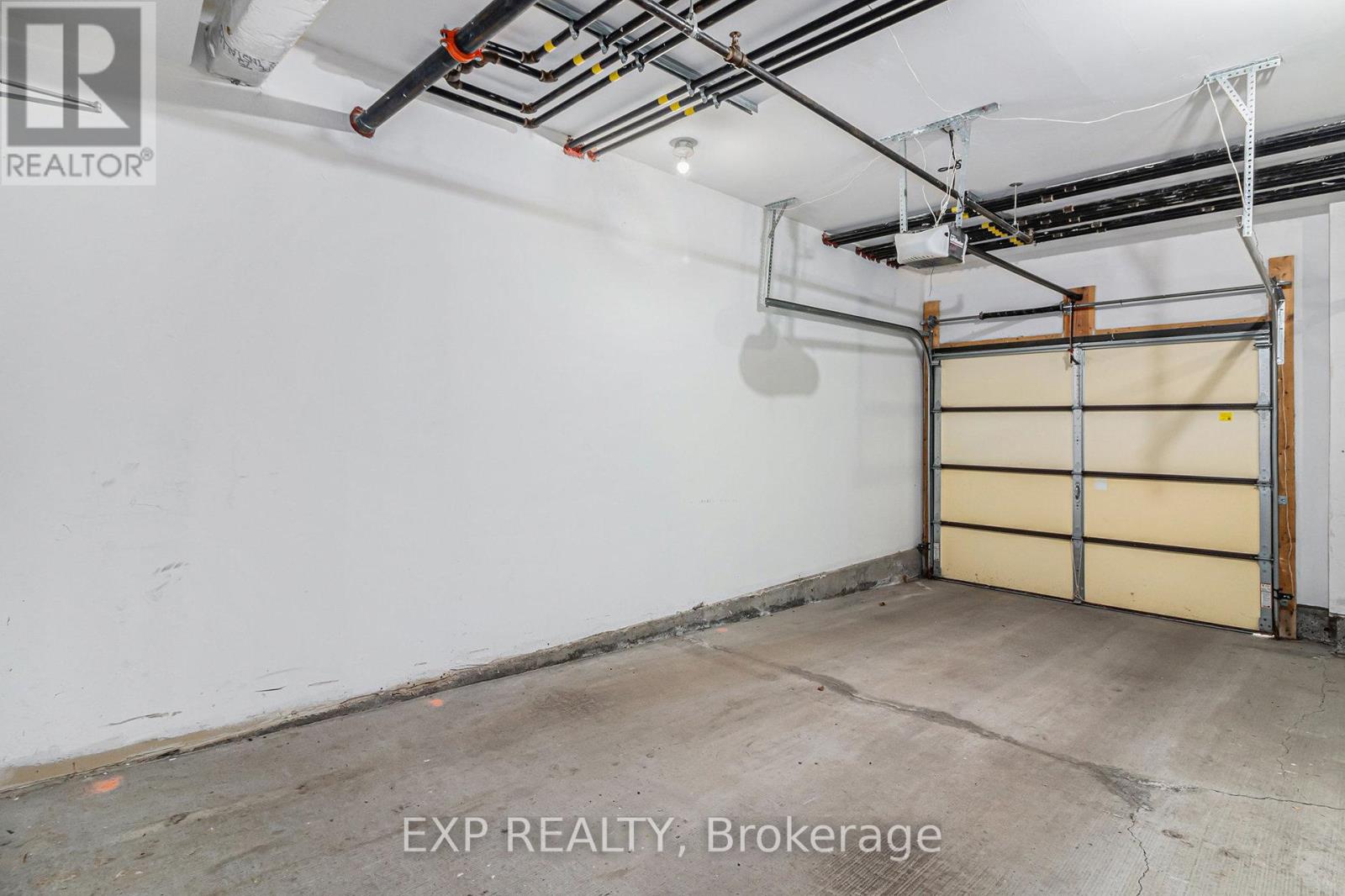 205 - 100 Montblanc Private, Ottawa, Ontario  K1C 0B2 - Photo 23 - X12467007