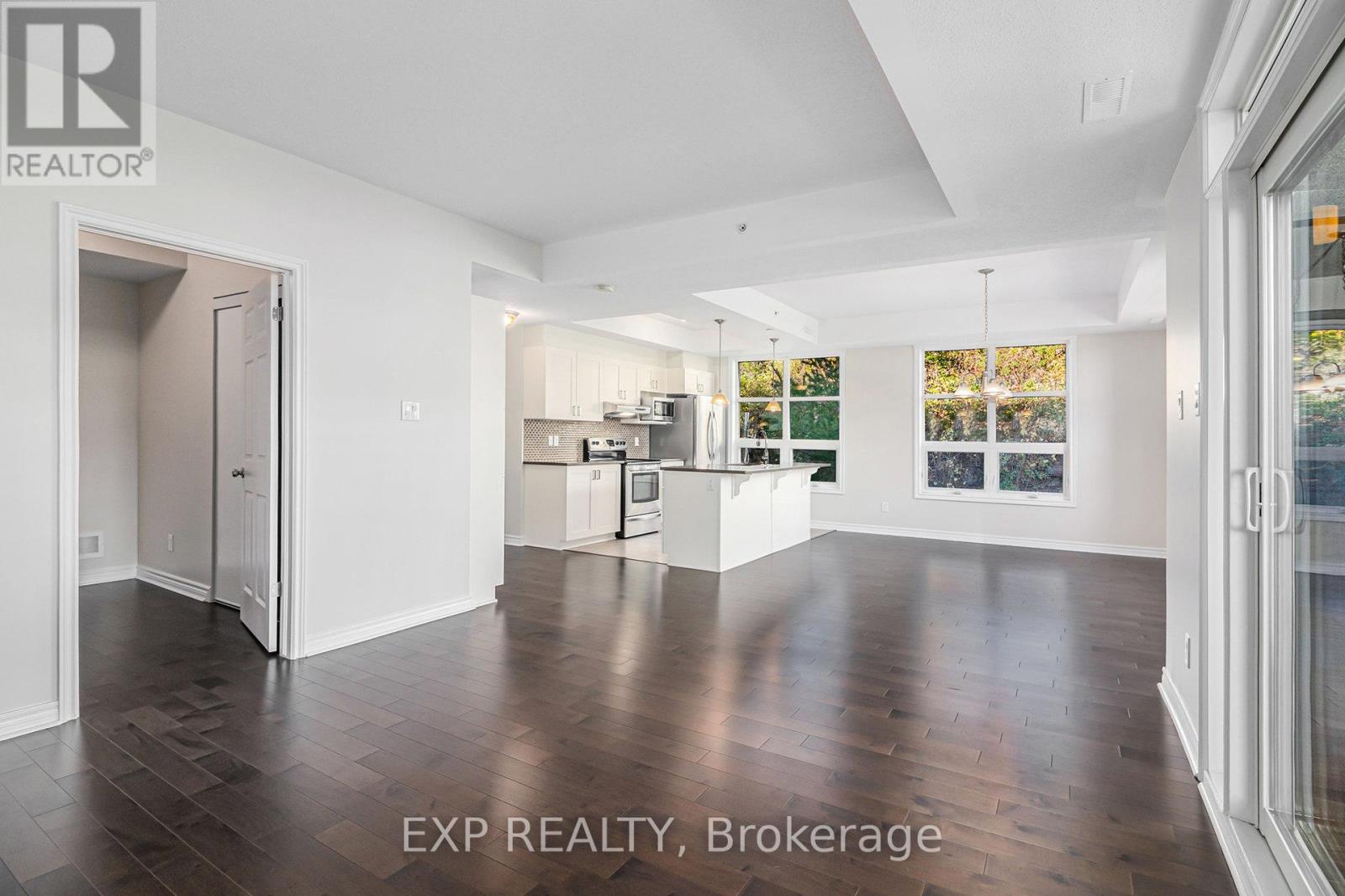 205 - 100 Montblanc Private, Ottawa, Ontario  K1C 0B2 - Photo 4 - X12467007
