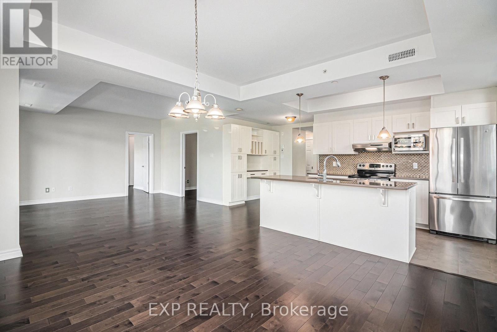 205 - 100 Montblanc Private, Ottawa, Ontario  K1C 0B2 - Photo 7 - X12467007