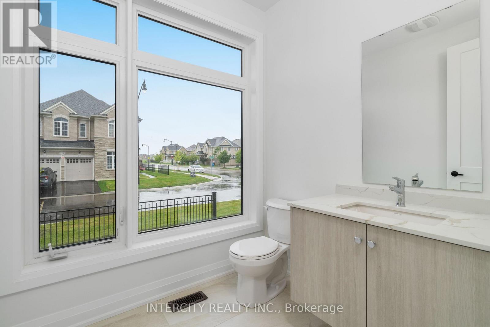 Lot 33 - 2 Dolomite Drive, Brampton, Ontario  L6P 4R6 - Photo 10 - W12466895