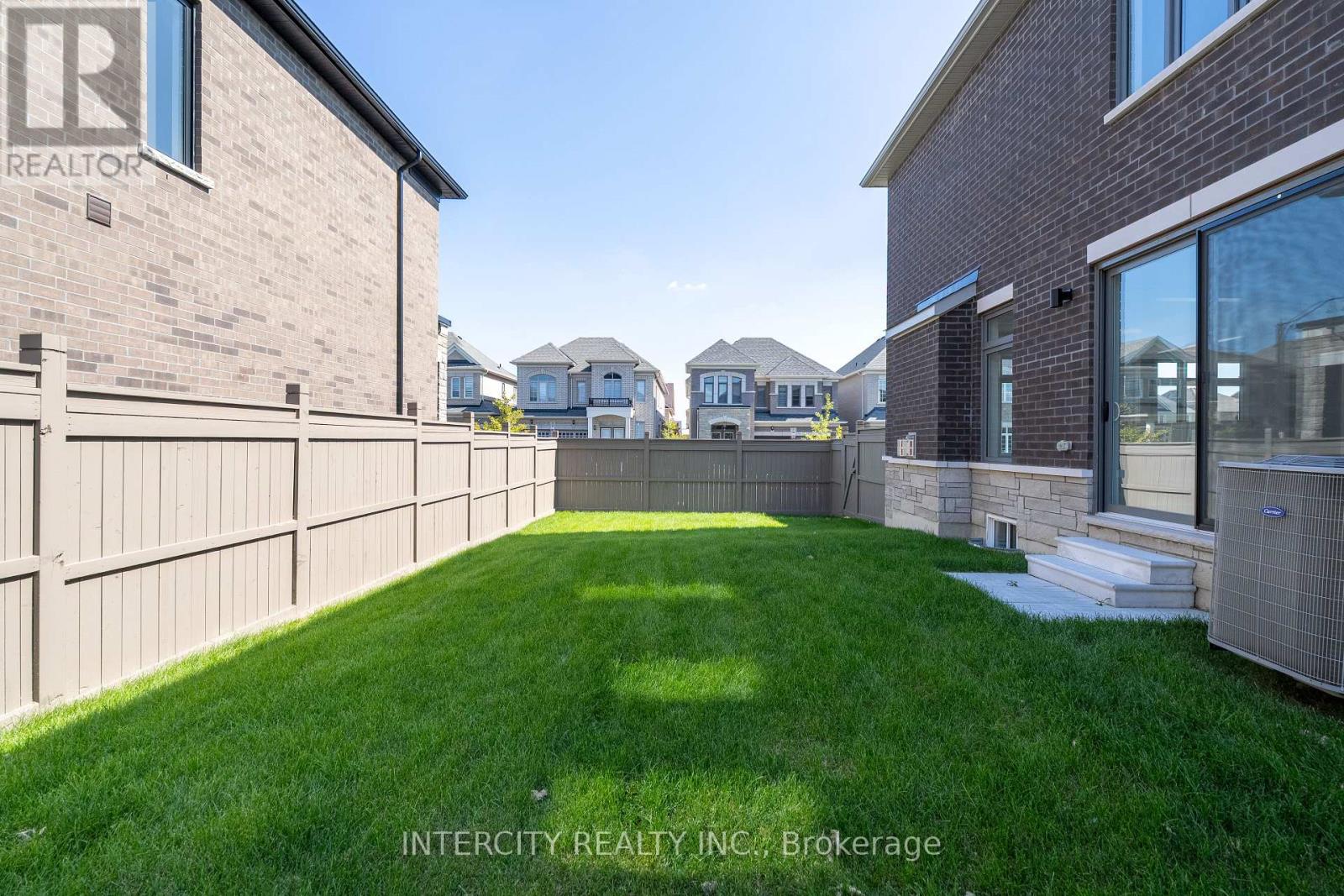 Lot 33 - 2 Dolomite Drive, Brampton, Ontario  L6P 4R6 - Photo 5 - W12466895