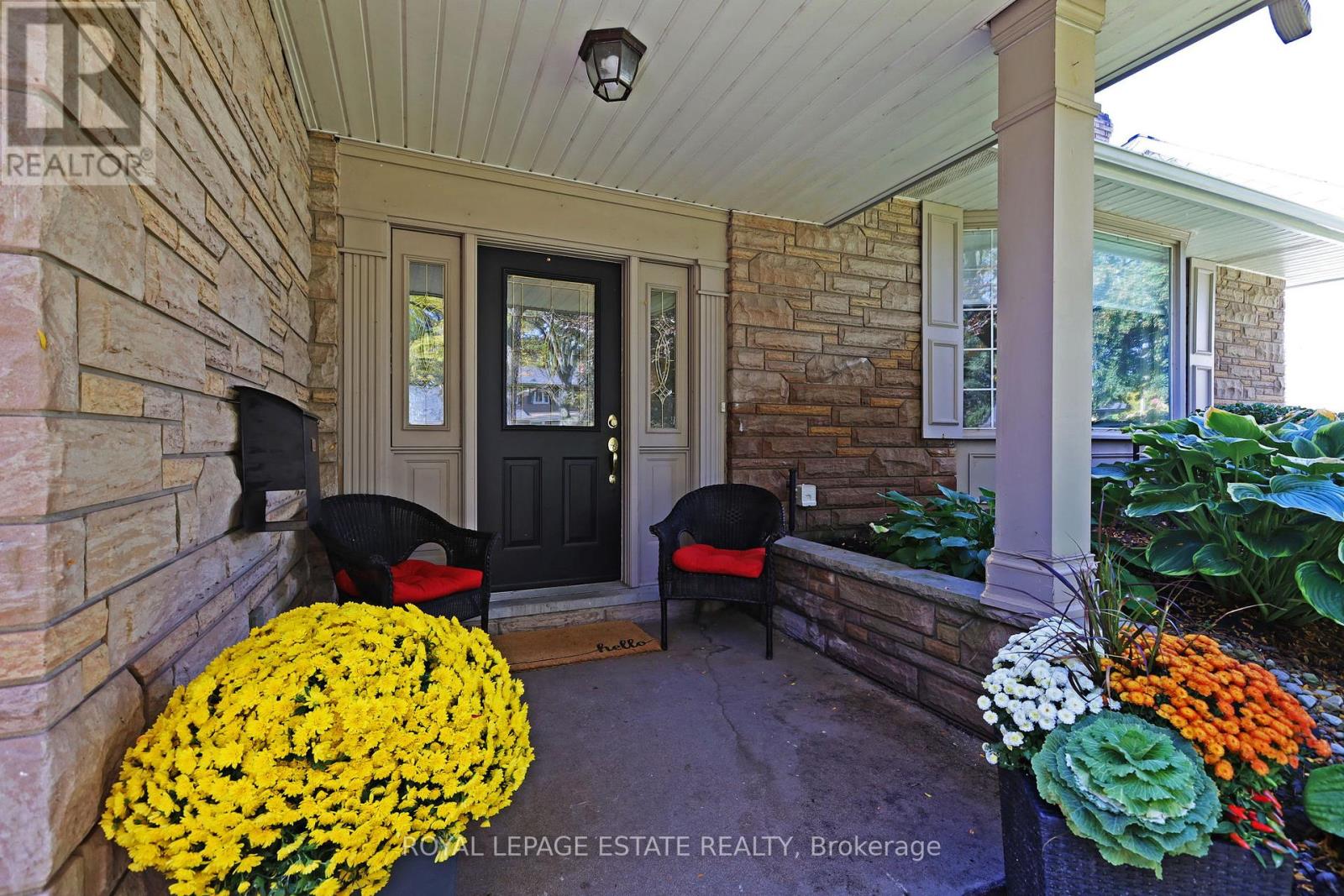 4231 Dunvegan Road, Burlington, Ontario  L7L 1P9 - Photo 5 - W12466930
