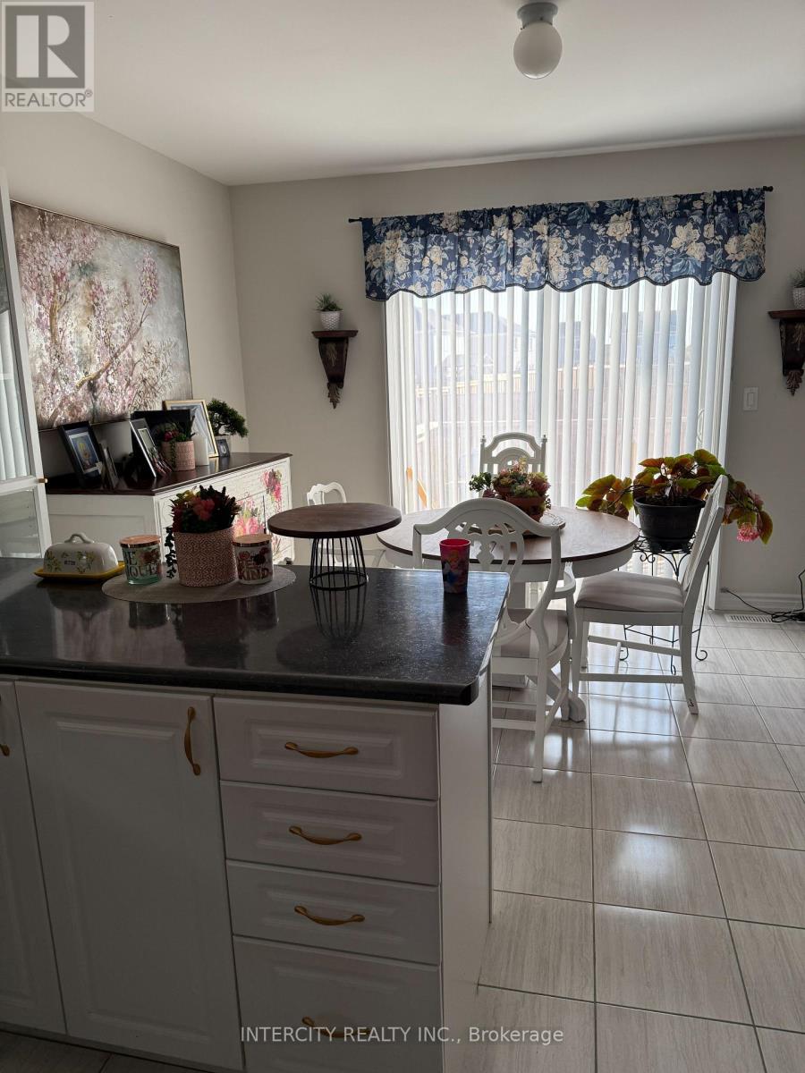 58 Todd Crescent, Southgate, Ontario  N0C 1B0 - Photo 5 - X12466925