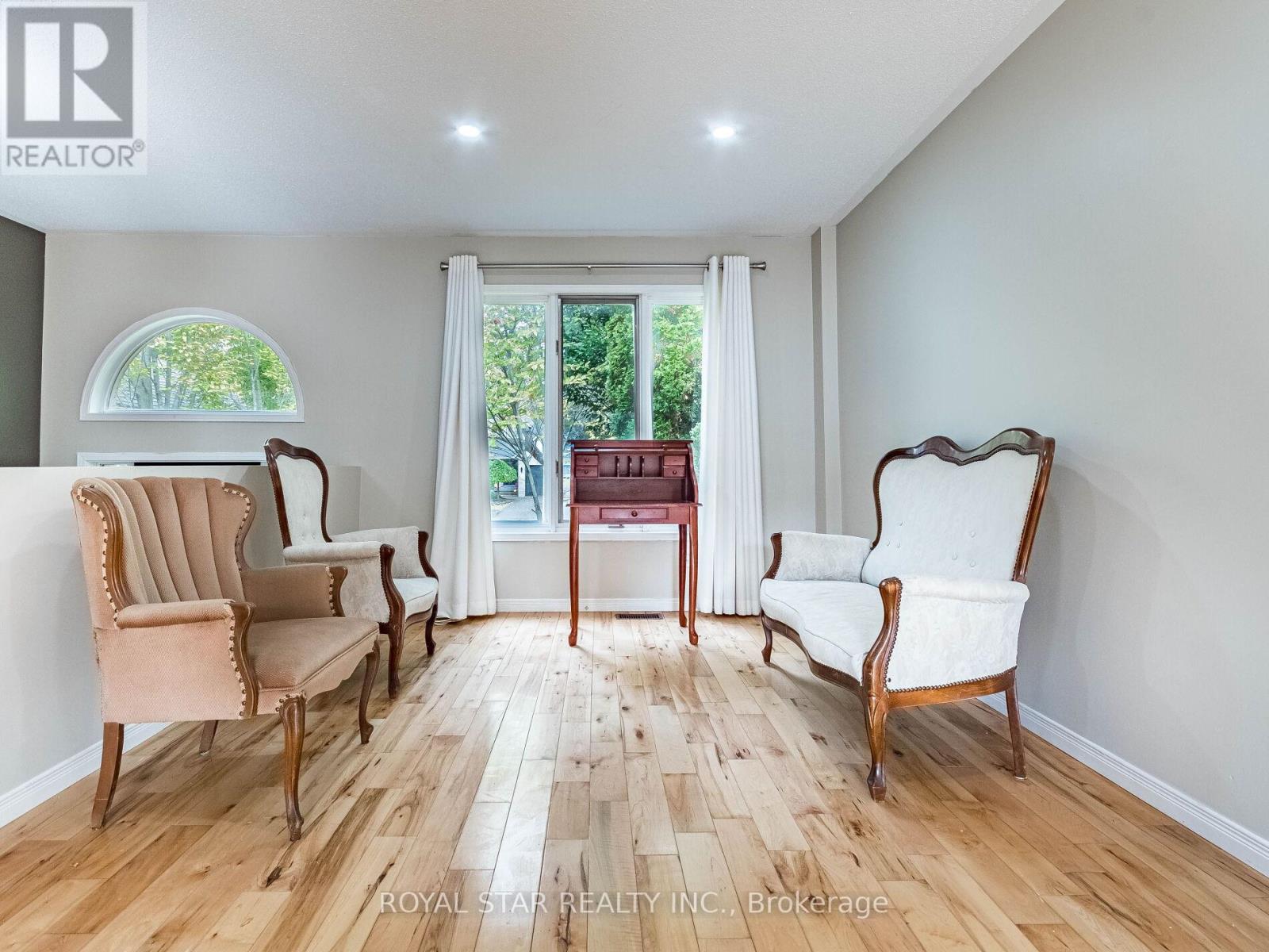 18 Woodside Square, Pelham, Ontario  L0S 1E4 - Photo 11 - X12466933