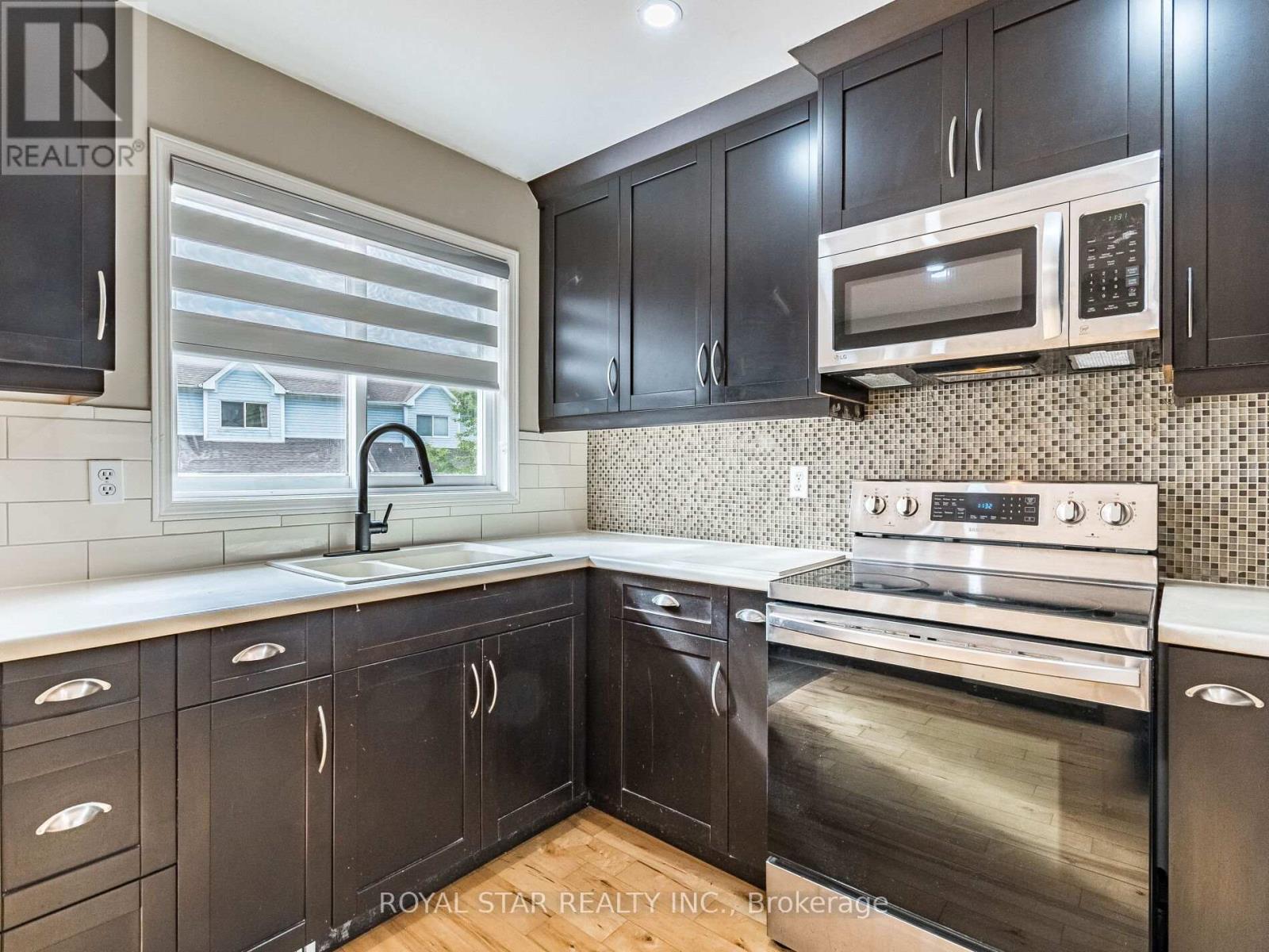 18 Woodside Square, Pelham, Ontario  L0S 1E4 - Photo 16 - X12466933