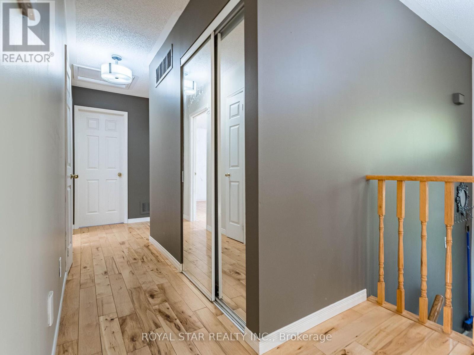 18 Woodside Square, Pelham, Ontario  L0S 1E4 - Photo 19 - X12466933