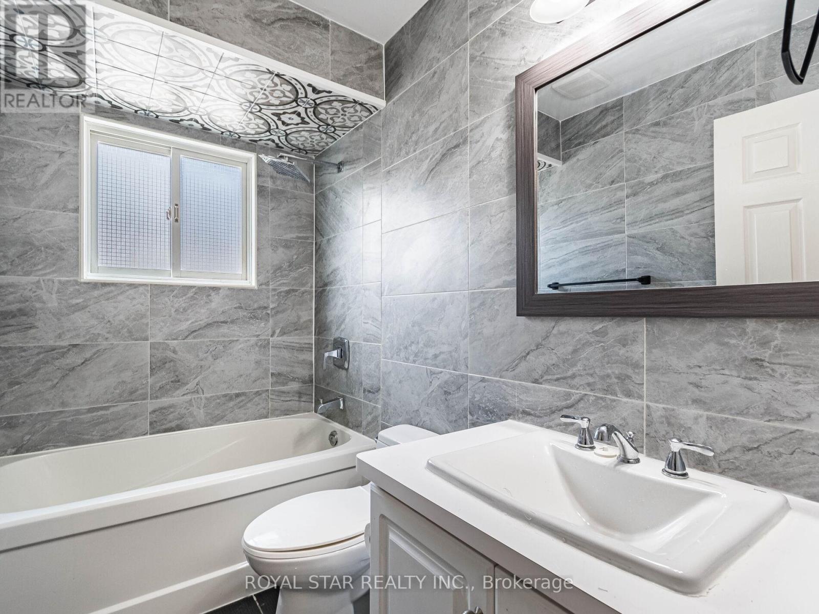 18 Woodside Square, Pelham, Ontario  L0S 1E4 - Photo 23 - X12466933
