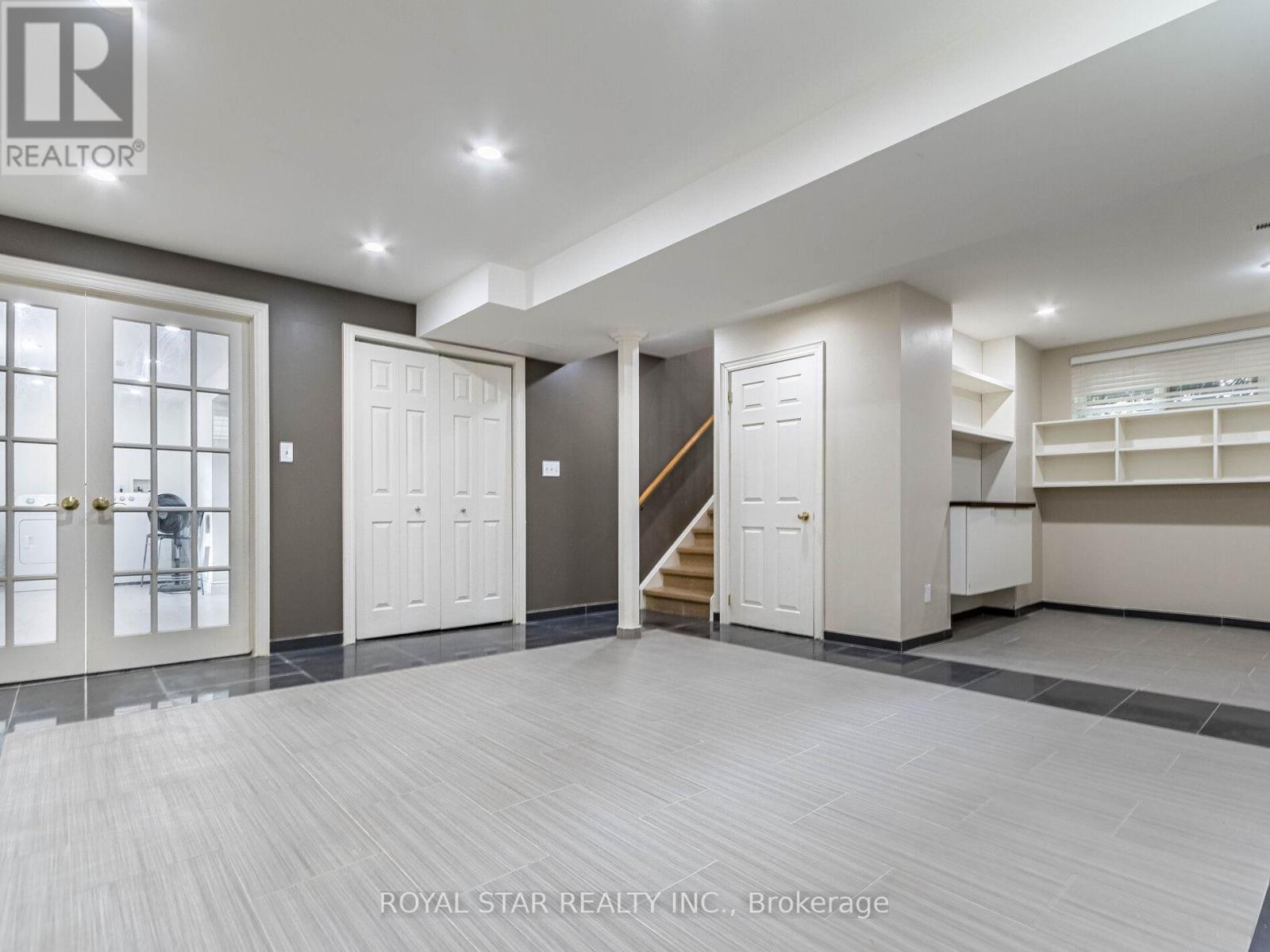 18 Woodside Square, Pelham, Ontario  L0S 1E4 - Photo 33 - X12466933