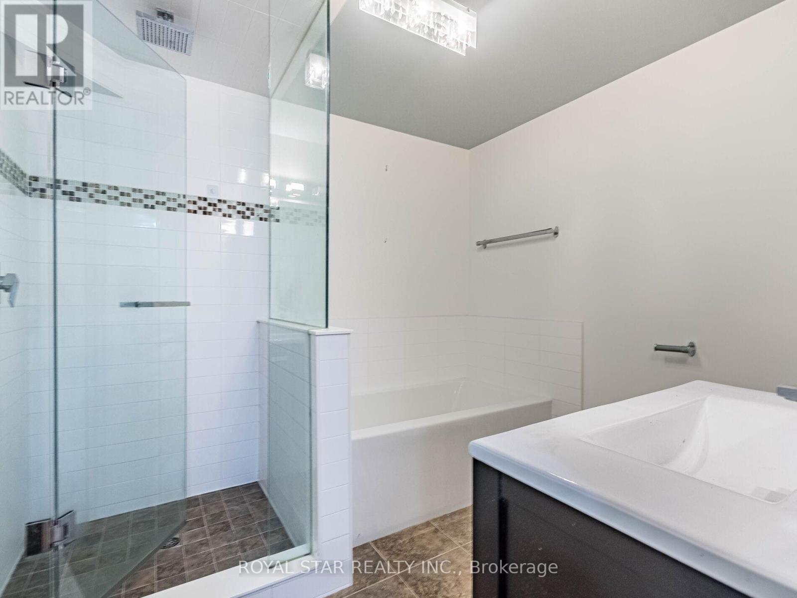 18 Woodside Square, Pelham, Ontario  L0S 1E4 - Photo 38 - X12466933