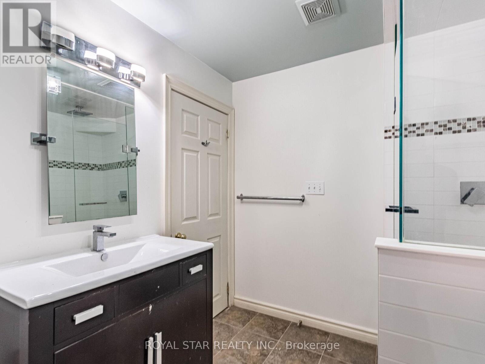 18 Woodside Square, Pelham, Ontario  L0S 1E4 - Photo 41 - X12466933