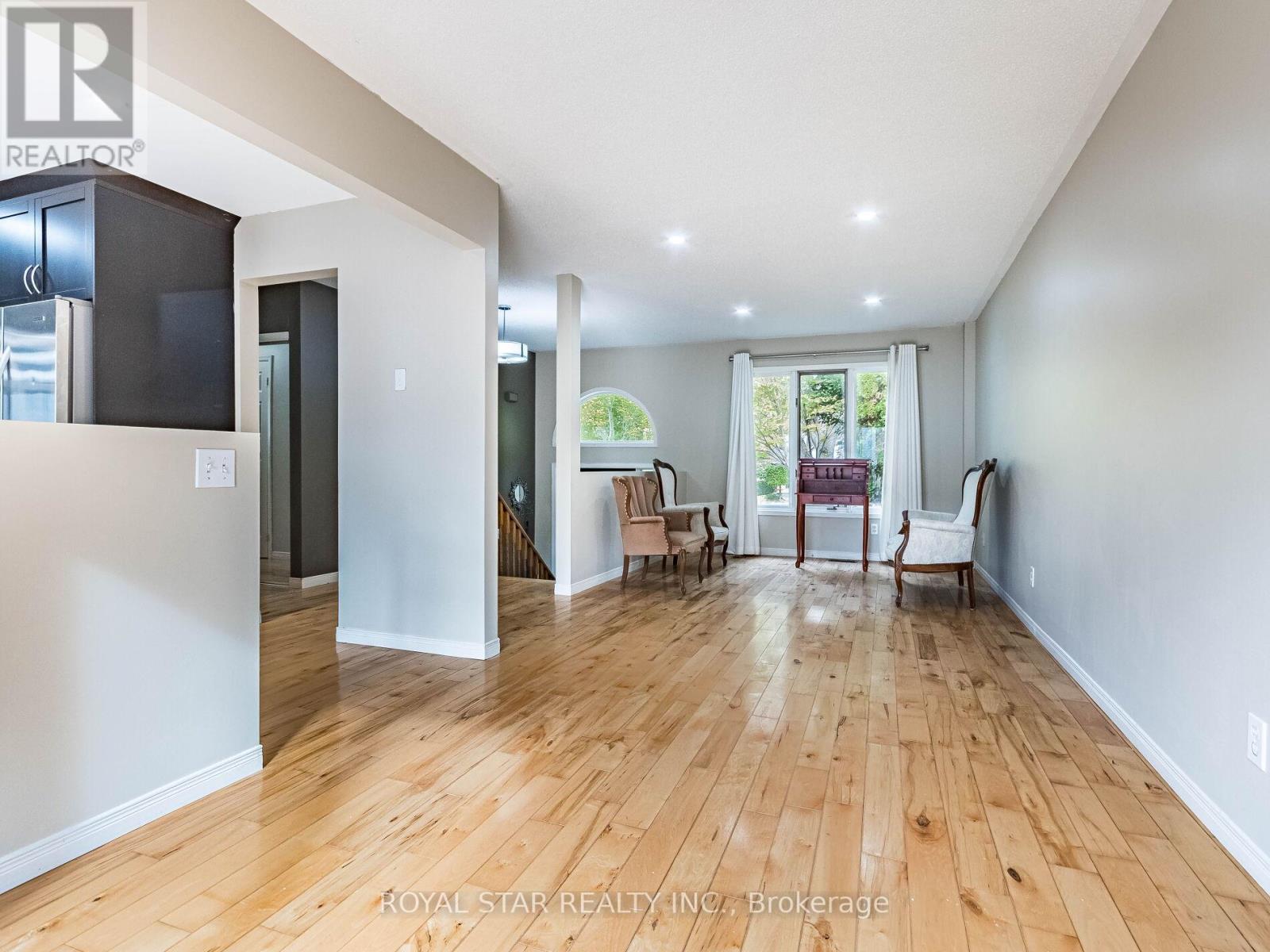 18 Woodside Square, Pelham, Ontario  L0S 1E4 - Photo 9 - X12466933