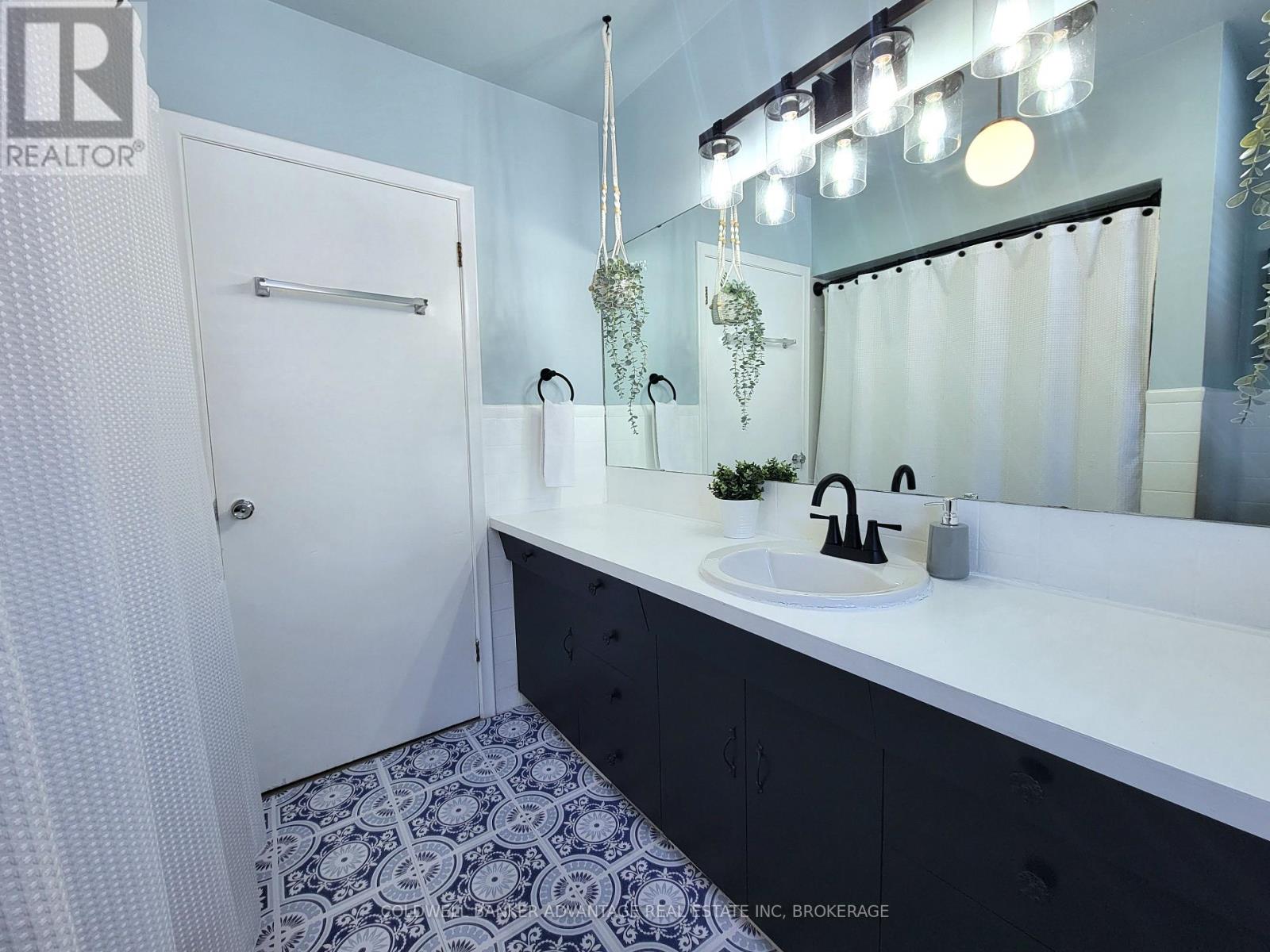 280 Clarke Street, Port Colborne, Ontario  L3K 2G5 - Photo 10 - X12466978