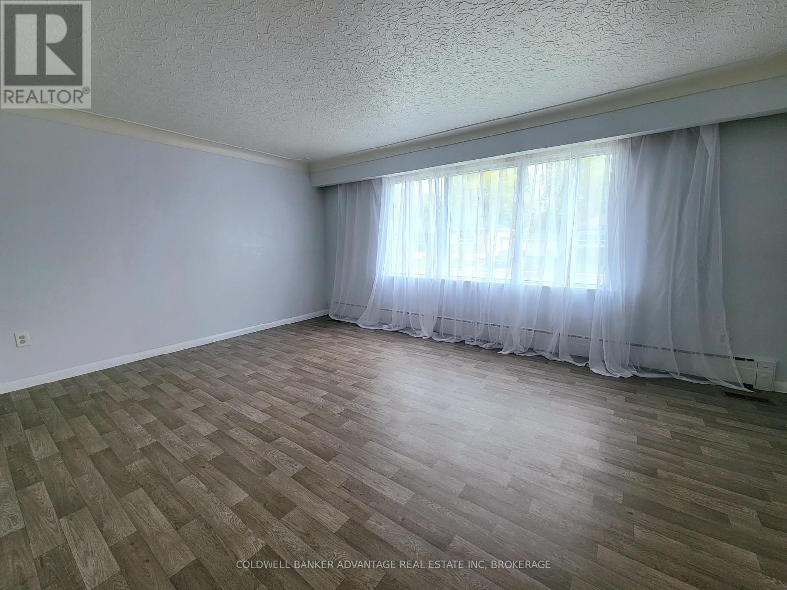 280 Clarke Street, Port Colborne, Ontario  L3K 2G5 - Photo 7 - X12466978