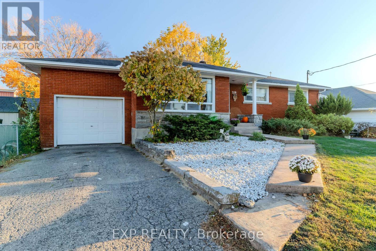 259 St Joseph Street, Alfred And Plantagenet, Ontario  K0B 1A0 - Photo 1 - X12466964