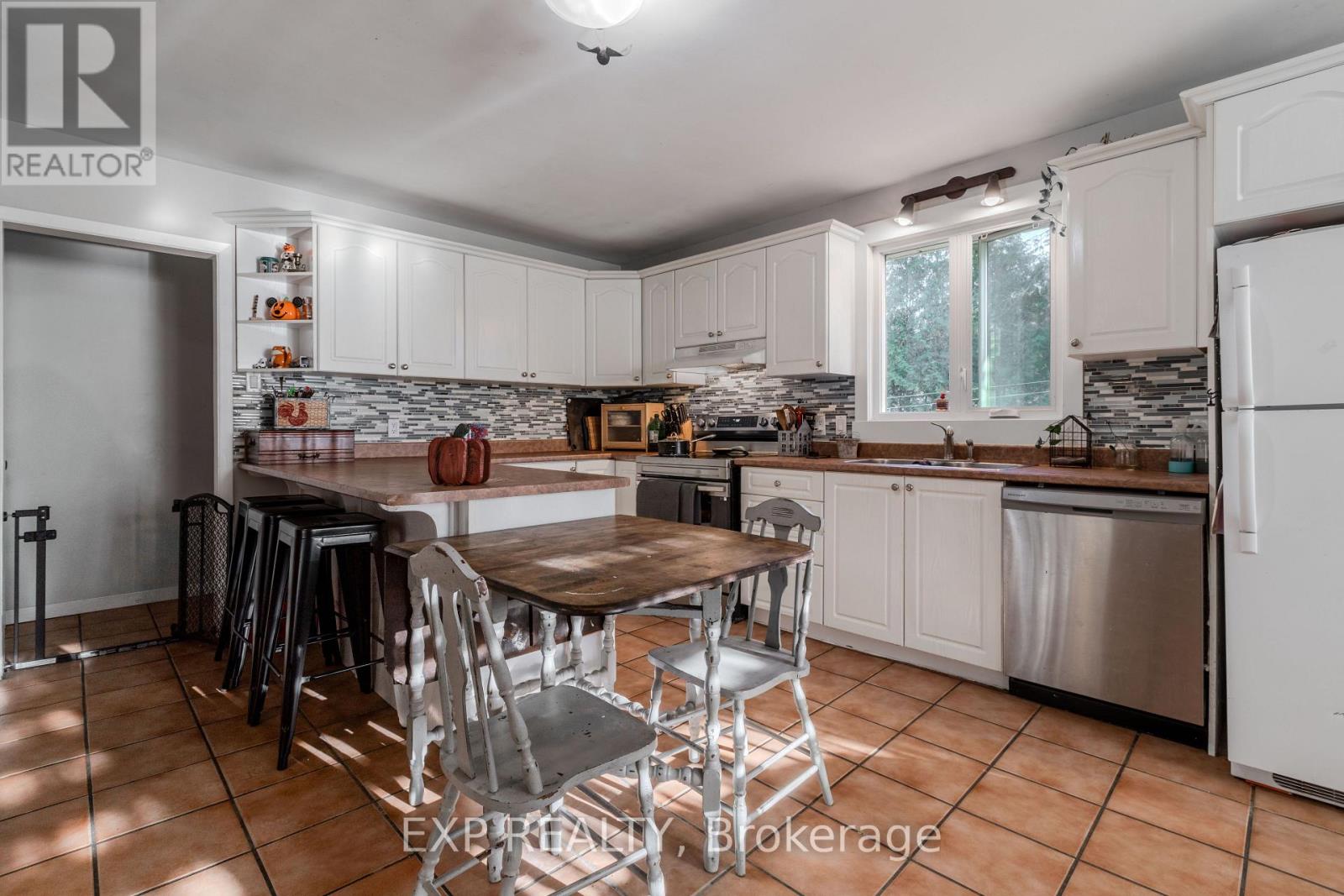 259 St Joseph Street, Alfred And Plantagenet, Ontario  K0B 1A0 - Photo 11 - X12466964