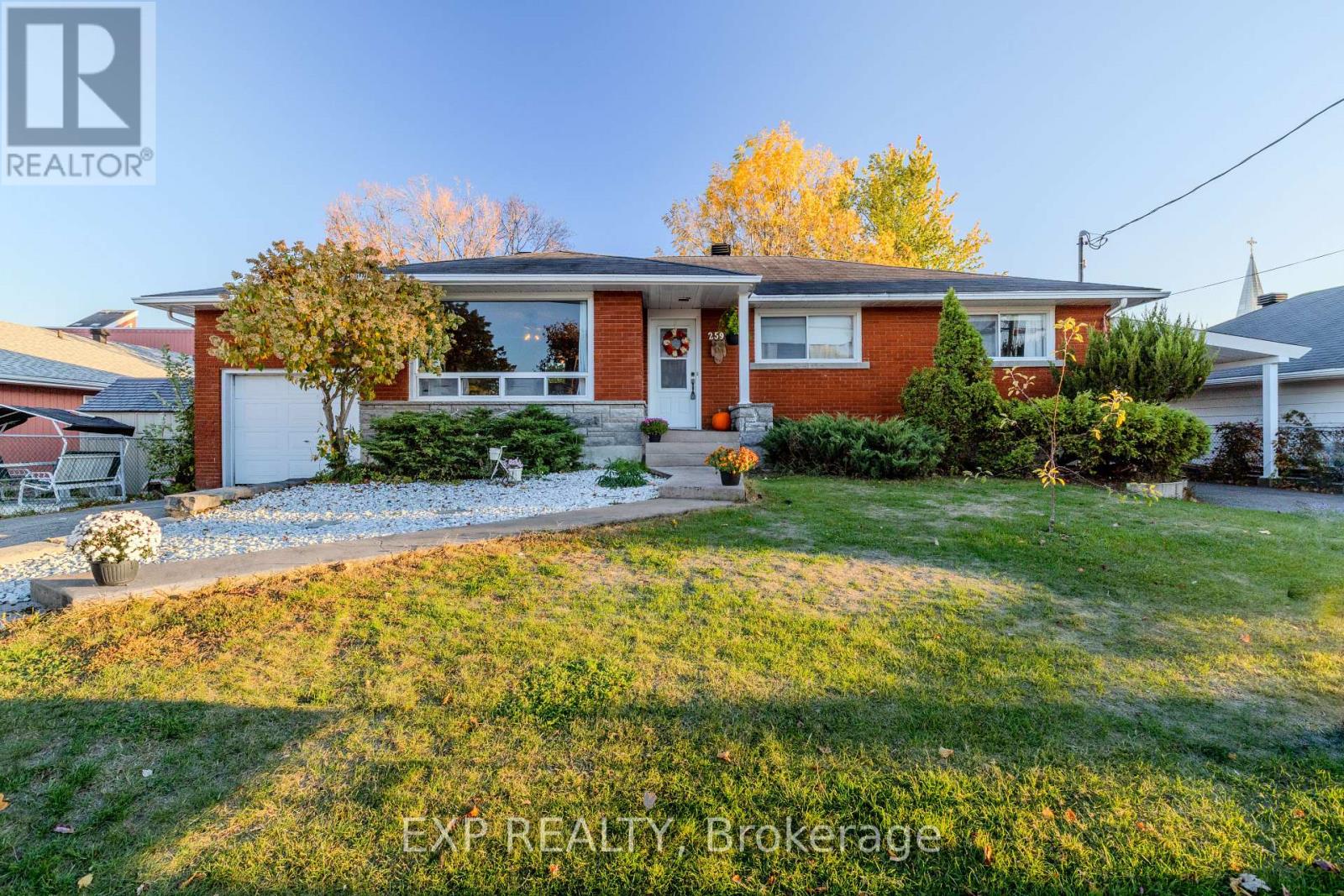 259 St Joseph Street, Alfred And Plantagenet, Ontario  K0B 1A0 - Photo 2 - X12466964