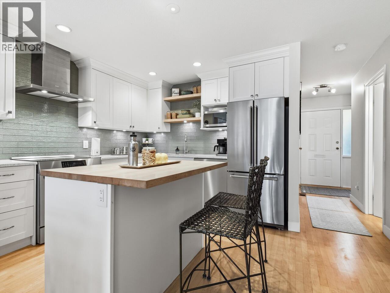 3920 Indian River Drive, North Vancouver, British Columbia  V7G 2G8 - Photo 3 - R3058857