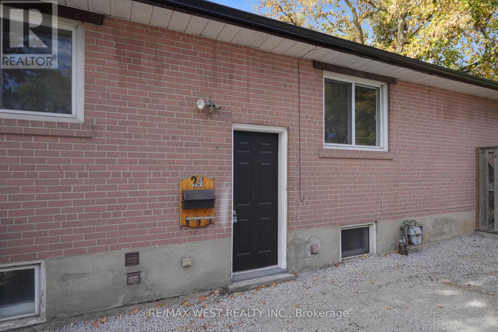 Lower - 24 Walter Avenue, Newmarket, Ontario  L3Y 2T3 - Photo 2 - N12465708