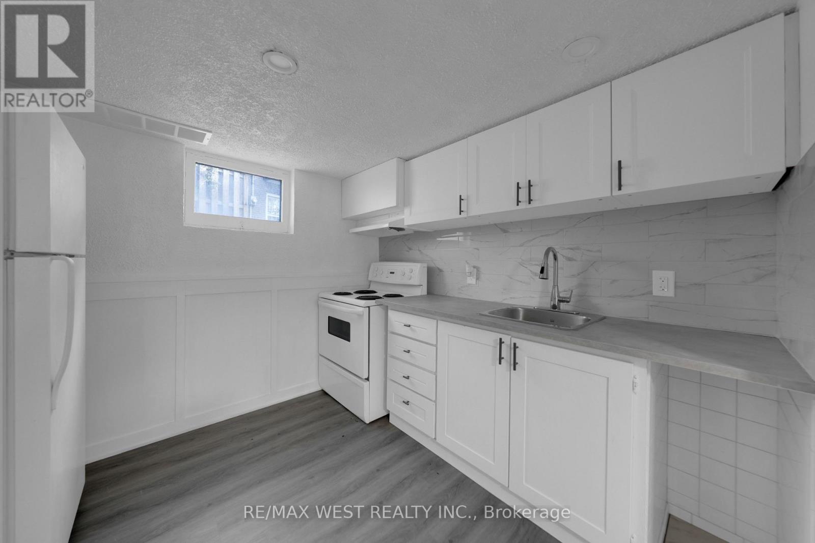 Lower - 24 Walter Avenue, Newmarket, Ontario  L3Y 2T3 - Photo 8 - N12465708