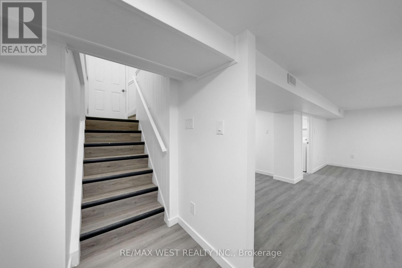 Lower - 24 Walter Avenue, Newmarket, Ontario  L3Y 2T3 - Photo 3 - N12465708