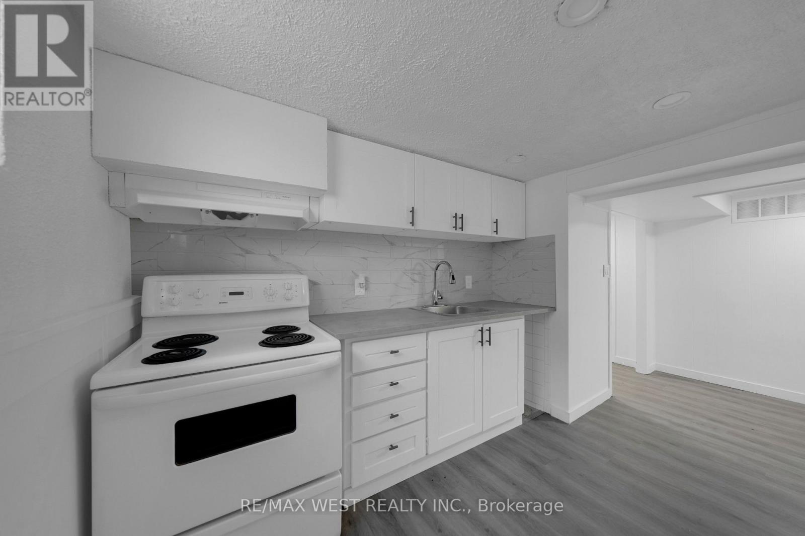 Lower - 24 Walter Avenue, Newmarket, Ontario  L3Y 2T3 - Photo 9 - N12465708