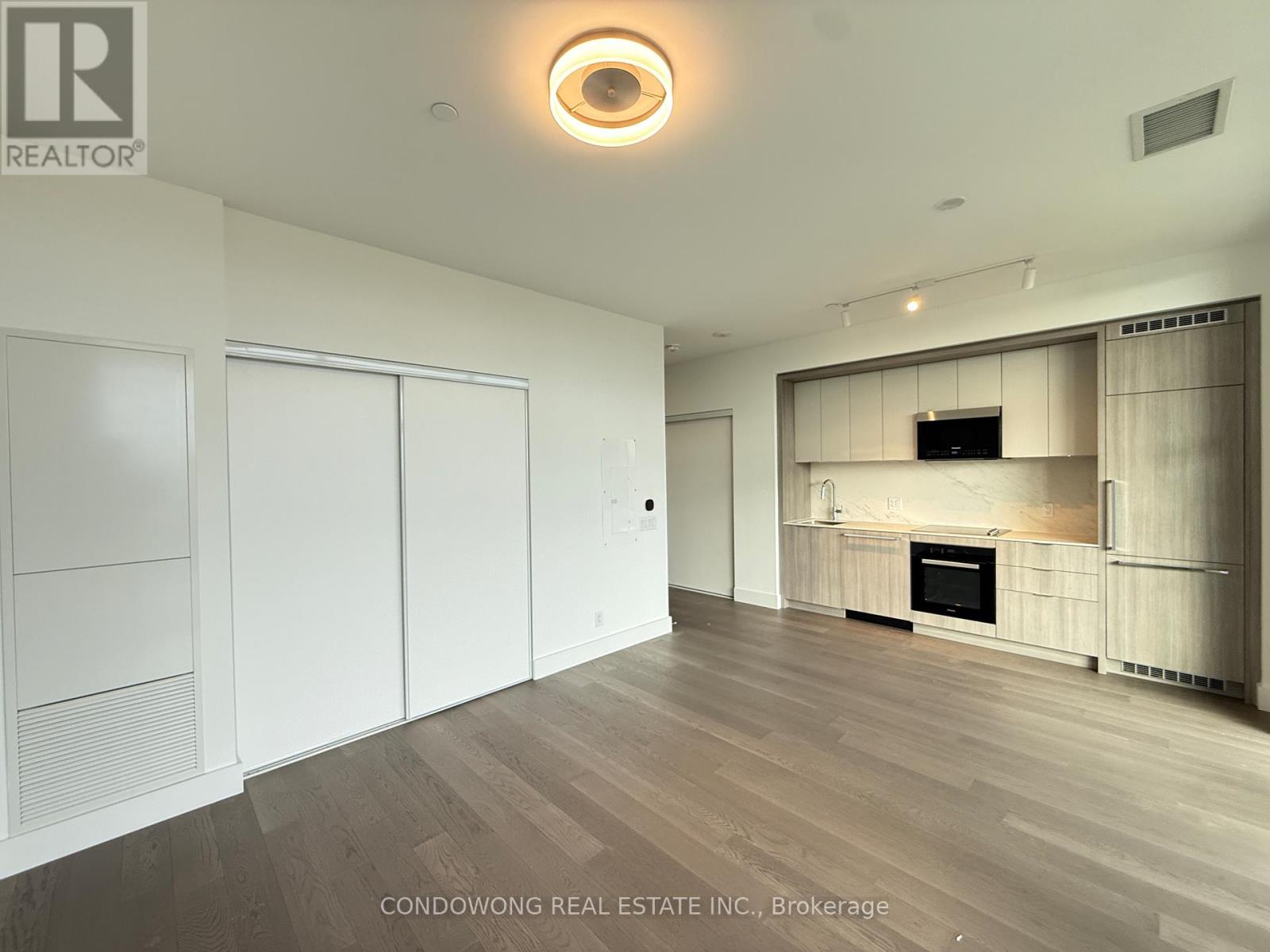 1014 - 6 Greenbriar Road, Toronto, Ontario  M2K 0H6 - Photo 3 - C12466985