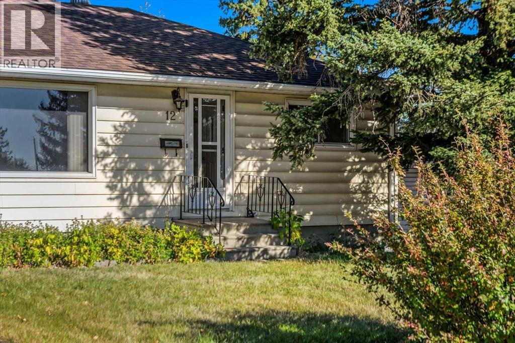 12 Thorncliffe Crescent Nw, Calgary, Alberta  T2K 3A9 - Photo 3 - A2264126
