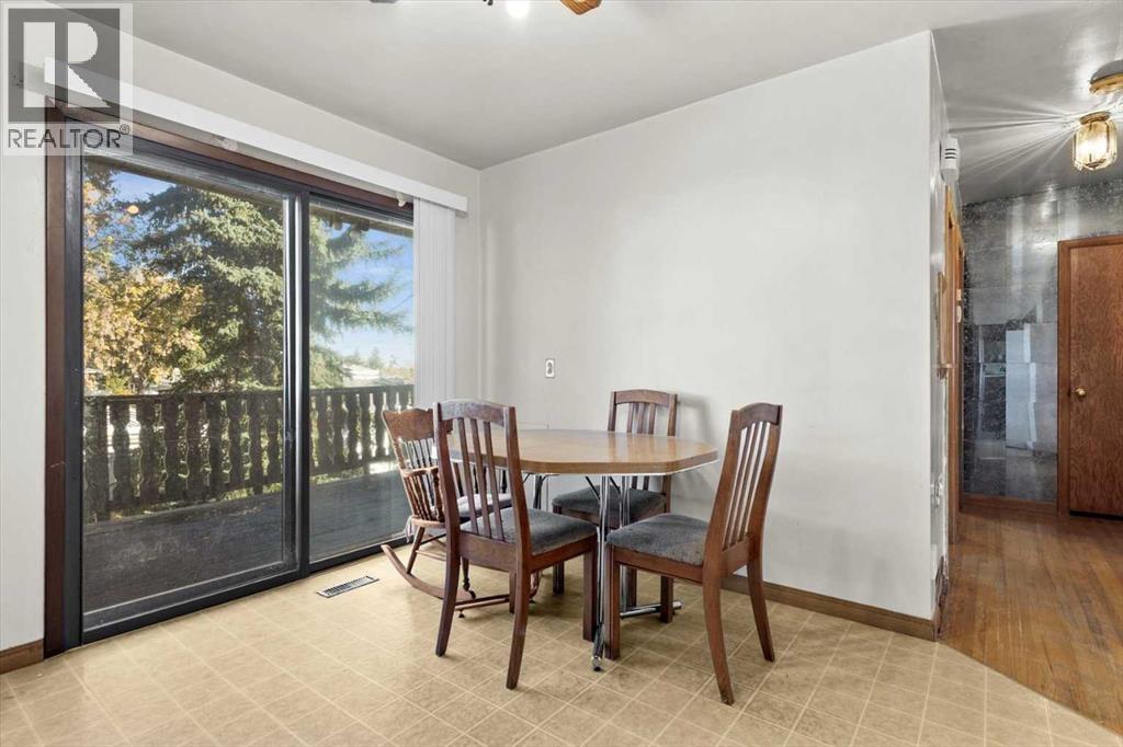 12 Thorncliffe Crescent Nw, Calgary, Alberta  T2K 3A9 - Photo 9 - A2264126