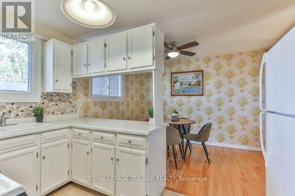 206 Admiral Drive, London East, Ontario  N5V 1H8 - Photo 14 - X12467023