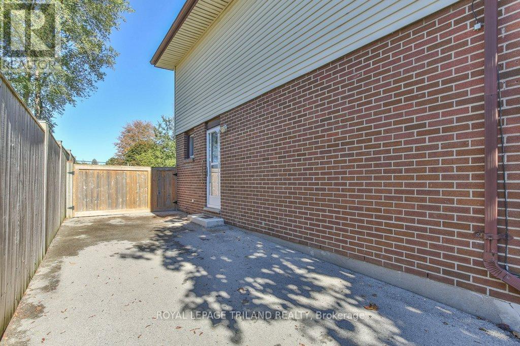 206 Admiral Drive, London East, Ontario  N5V 1H8 - Photo 34 - X12467023