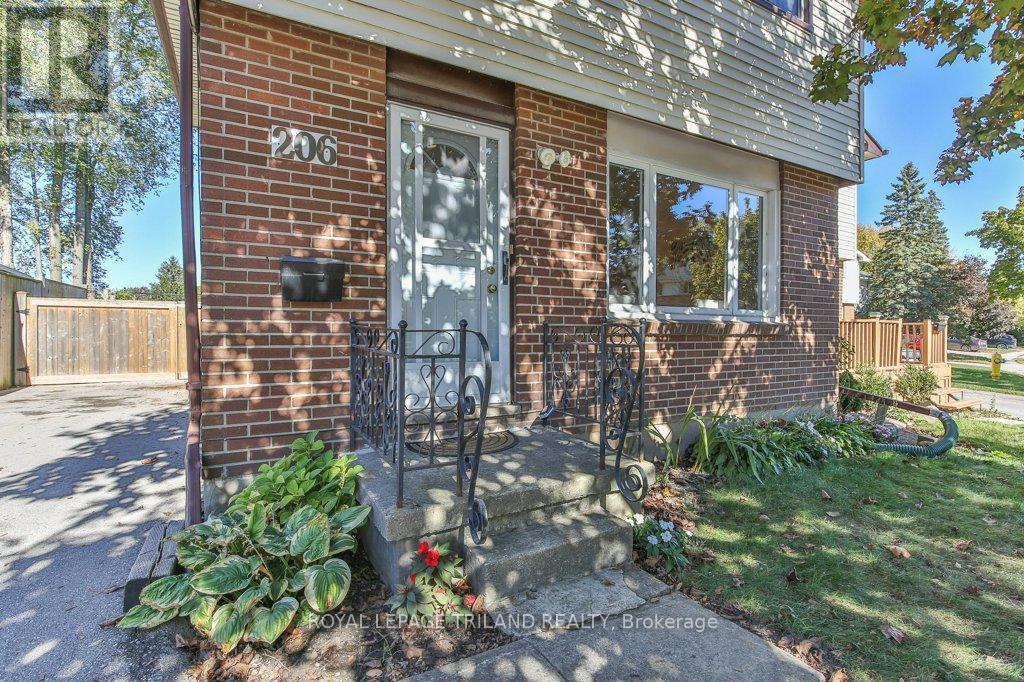 206 Admiral Drive, London East, Ontario  N5V 1H8 - Photo 5 - X12467023