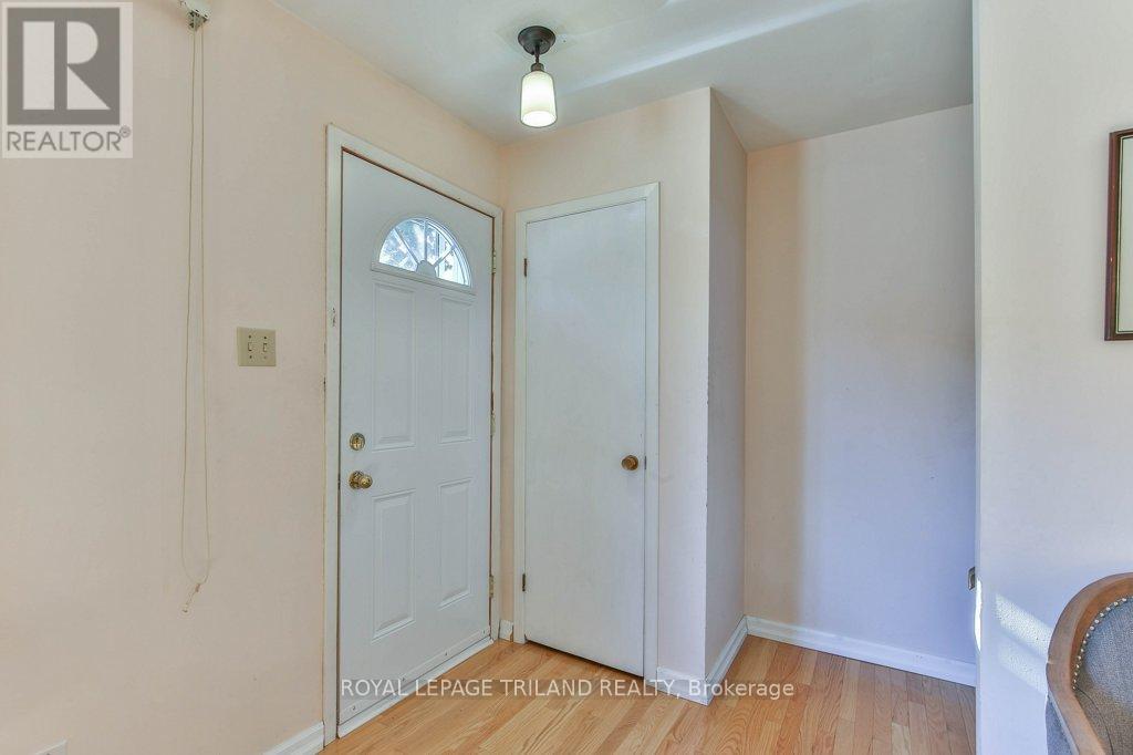 206 Admiral Drive, London East, Ontario  N5V 1H8 - Photo 6 - X12467023