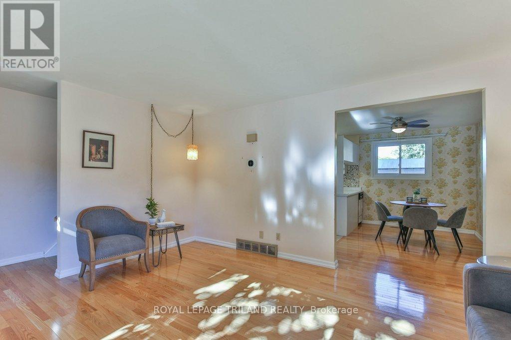 206 Admiral Drive, London East, Ontario  N5V 1H8 - Photo 8 - X12467023