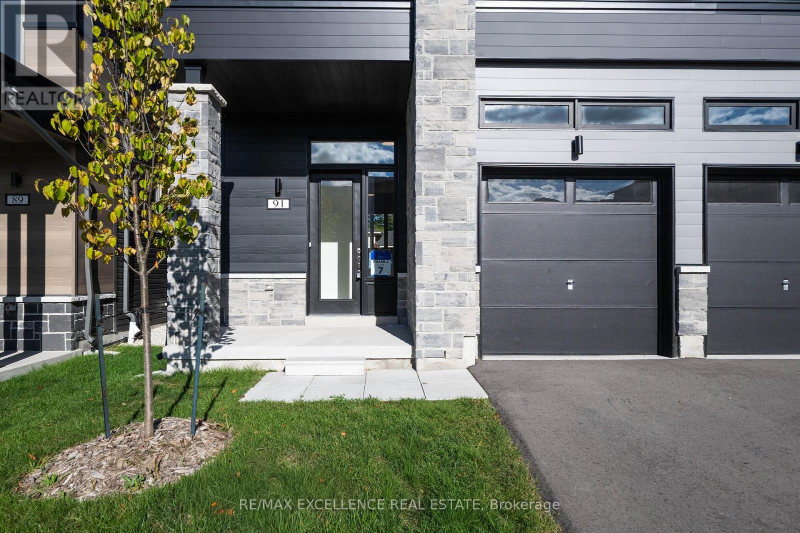 91 Berkely Street, Wasaga Beach, Ontario  L9Z 2N6 - Photo 2 - S12466949